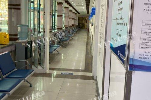 临沂新益民眼科医院候诊区