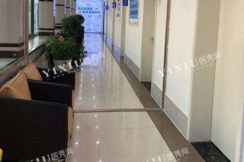 临沂新益民眼科医院角膜塑形镜候诊区