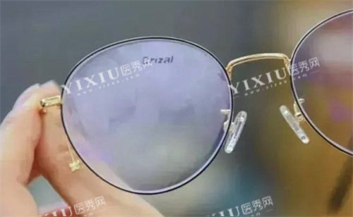 依视路镜片