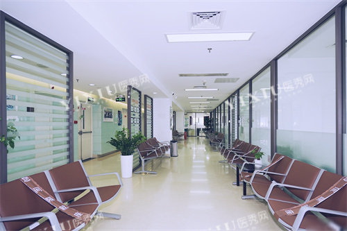 北京茗视光眼科崇文门店走廊环境