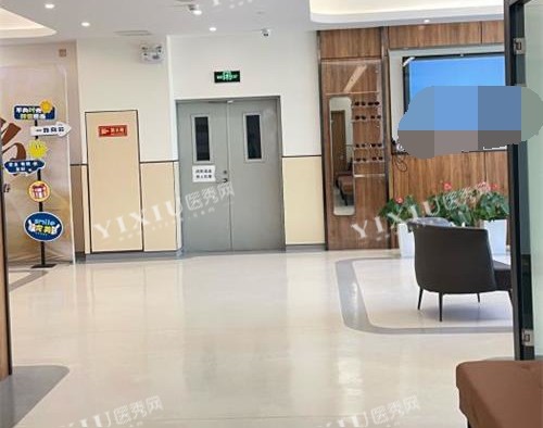 北京朝聚眼科的大厅环境