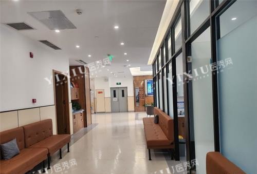 北京朝聚眼科走廊环境