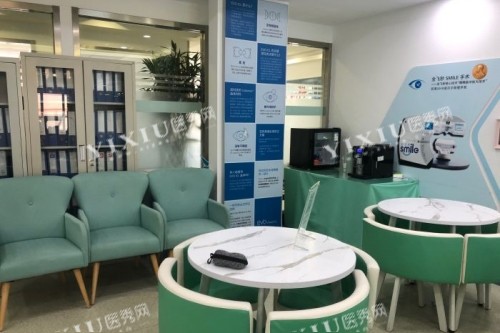 北京民众眼科医院候诊区
