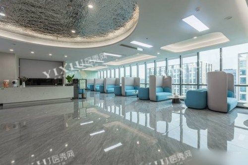 杭州柠盟眼科医院大厅休息区