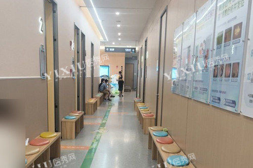 南宁爱尔眼科看诊等候区