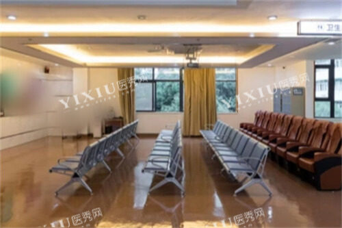 成都爱迪眼科医院候诊区