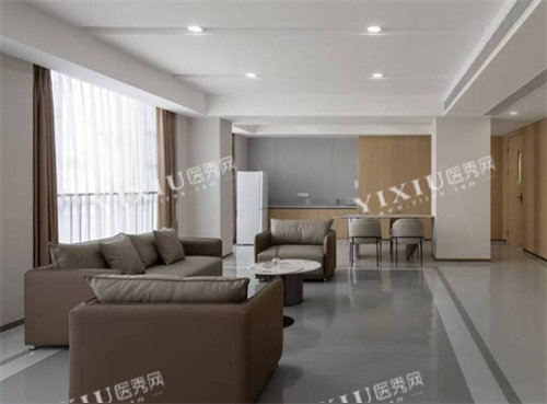 成都爱迪眼科医院等候区环境