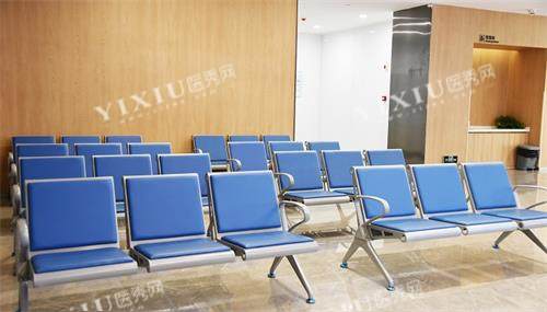 广州爱尔眼科医院休息区图片