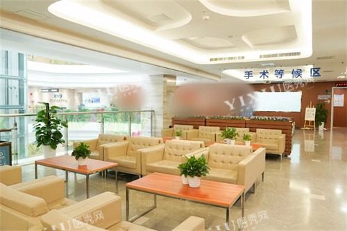 广州爱尔眼科医院手术等候区